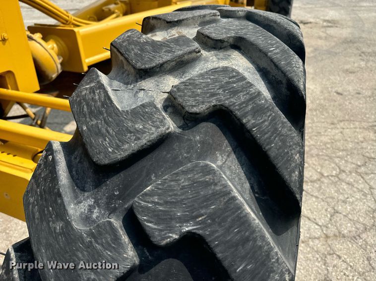 image for item EE7628 2004 John Deere 670CH motor grader