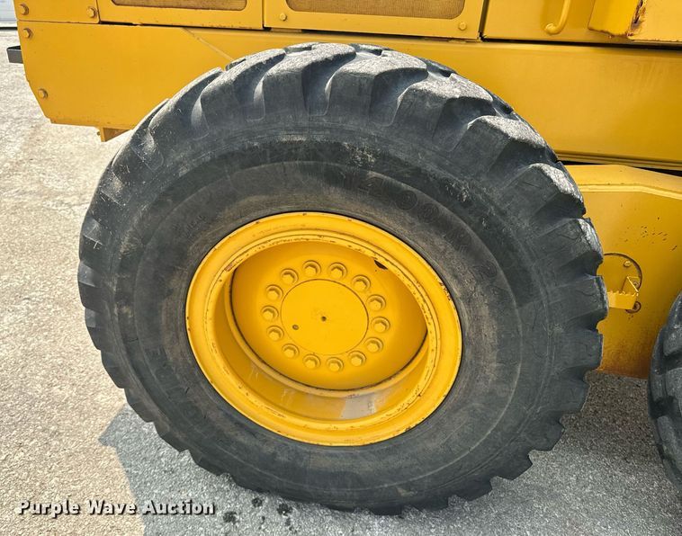 image for item EE7628 2004 John Deere 670CH motor grader