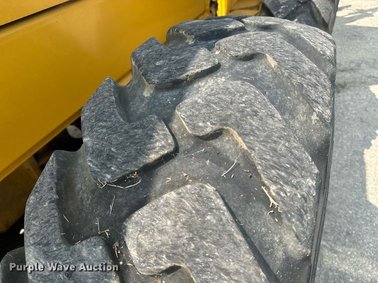 image for item EE7628 2004 John Deere 670CH motor grader