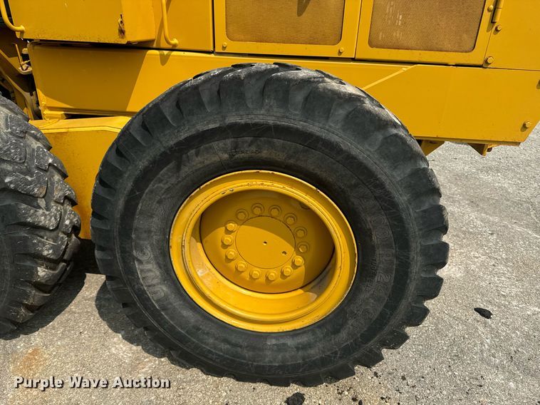 image for item EE7628 2004 John Deere 670CH motor grader