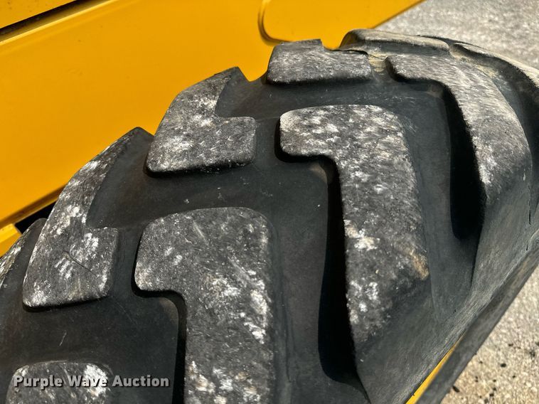 image for item EE7628 2004 John Deere 670CH motor grader