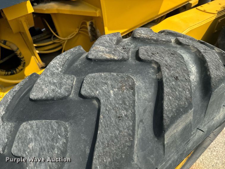 image for item EE7628 2004 John Deere 670CH motor grader