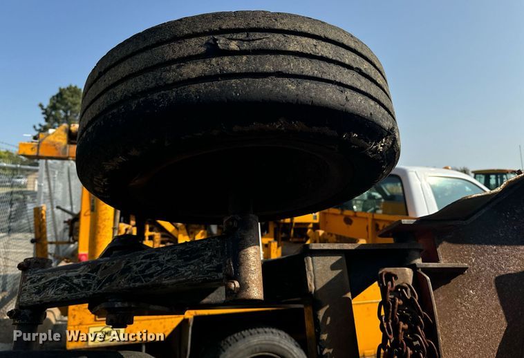 image for item EE7629 2011 Land Pride RCB6610 rotary mower