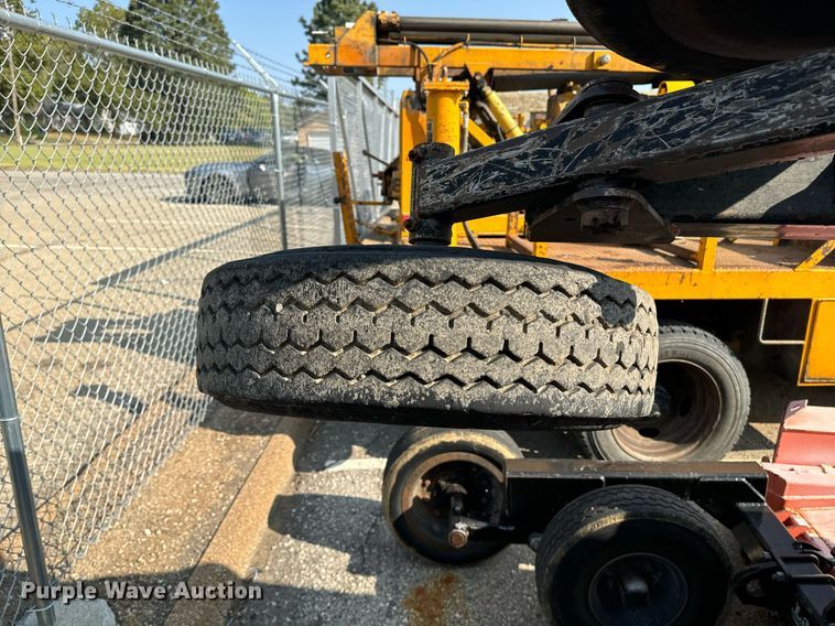 image for item EE7629 2011 Land Pride RCB6610 rotary mower