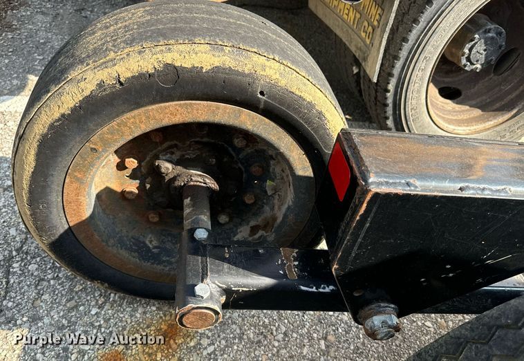 image for item EE7629 2011 Land Pride RCB6610 rotary mower