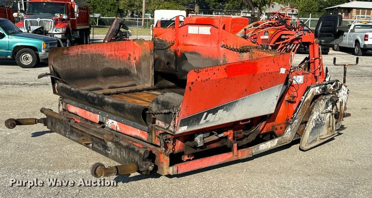 image for item EE7630 2000 LeeBoy 8500T paver