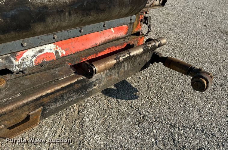 image for item EE7630 2000 LeeBoy 8500T paver