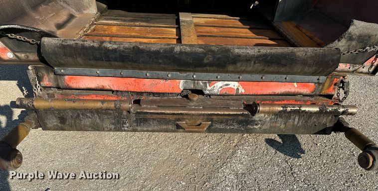 image for item EE7630 2000 LeeBoy 8500T paver