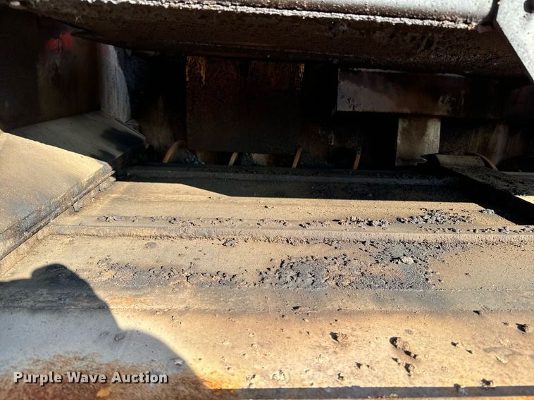 image for item EE7630 2000 LeeBoy 8500T paver