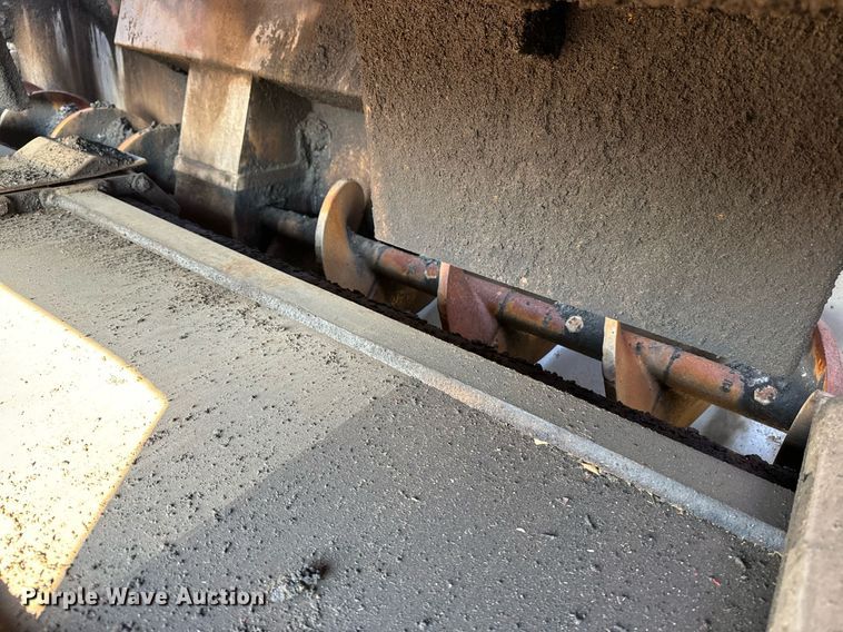 image for item EE7630 2000 LeeBoy 8500T paver