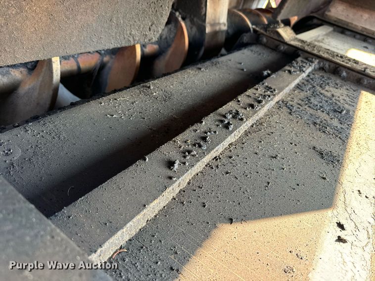 image for item EE7630 2000 LeeBoy 8500T paver