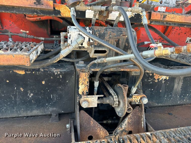 image for item EE7630 2000 LeeBoy 8500T paver