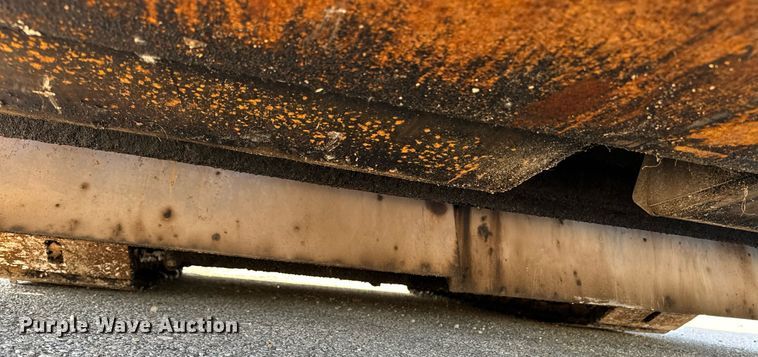 image for item EE7630 2000 LeeBoy 8500T paver