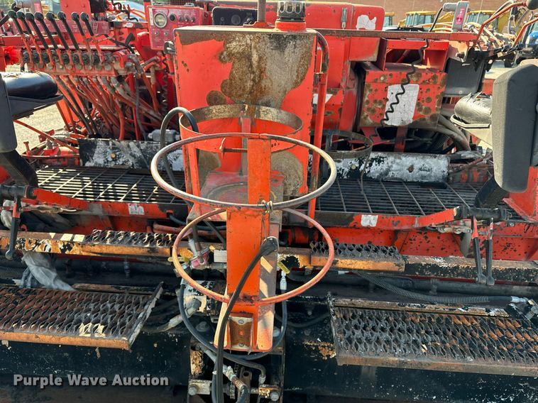 image for item EE7630 2000 LeeBoy 8500T paver