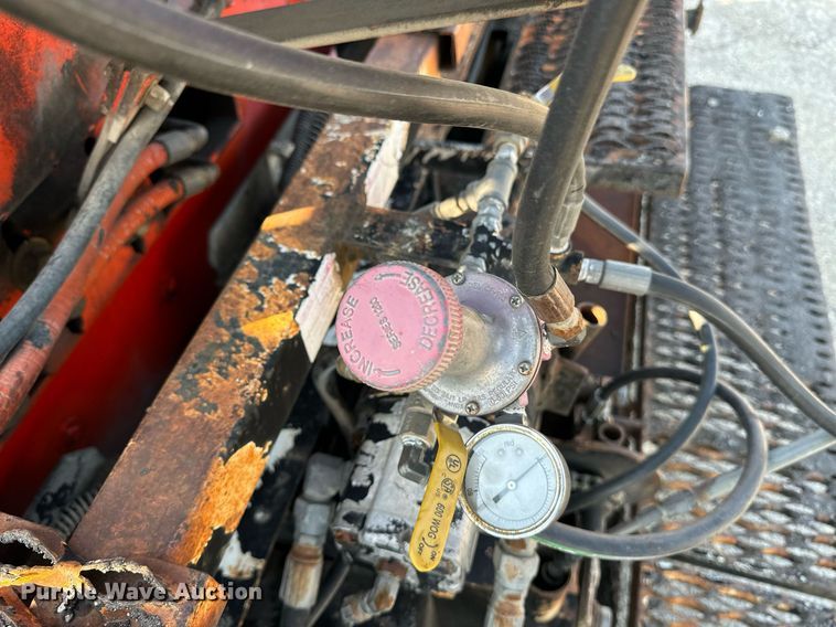 image for item EE7630 2000 LeeBoy 8500T paver