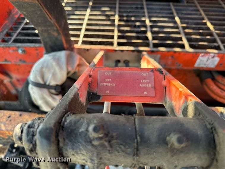 image for item EE7630 2000 LeeBoy 8500T paver