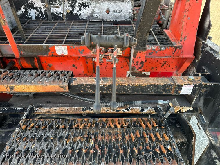 image for item EE7630 2000 LeeBoy 8500T paver