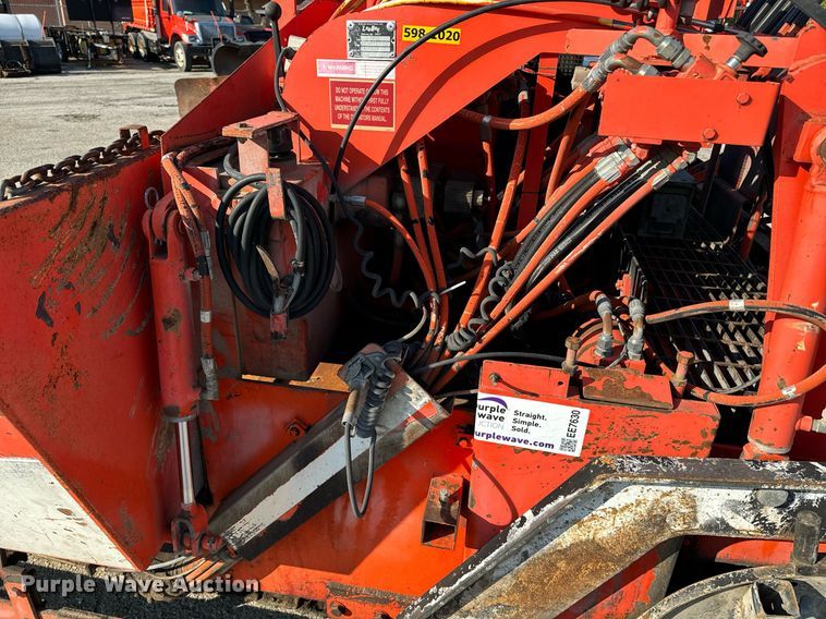 image for item EE7630 2000 LeeBoy 8500T paver