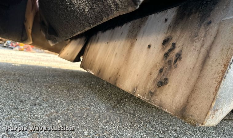 image for item EE7630 2000 LeeBoy 8500T paver