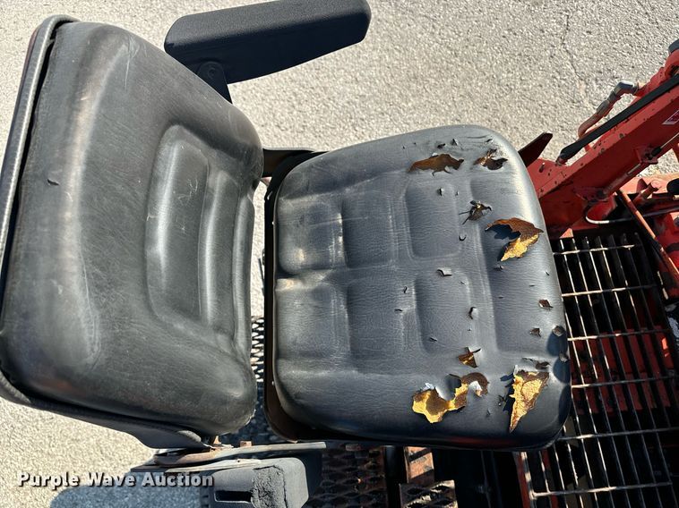 image for item EE7630 2000 LeeBoy 8500T paver