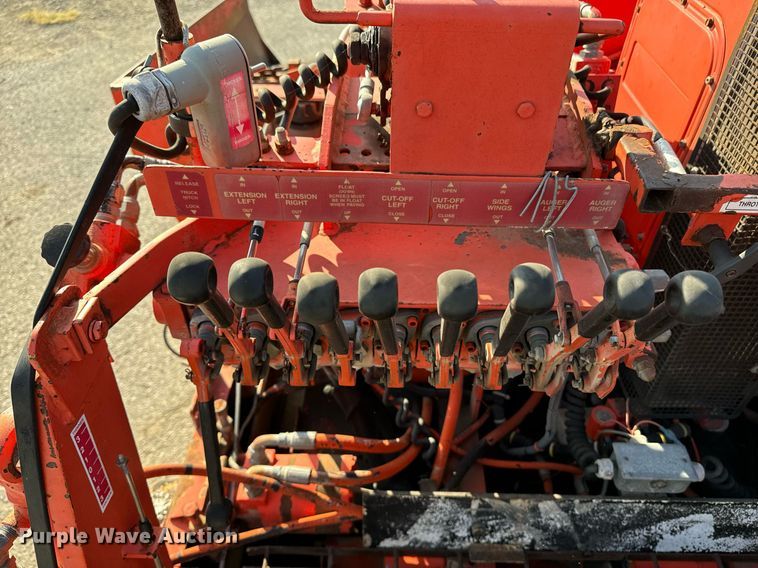 image for item EE7630 2000 LeeBoy 8500T paver