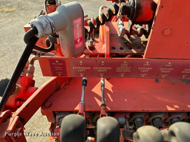 image for item EE7630 2000 LeeBoy 8500T paver