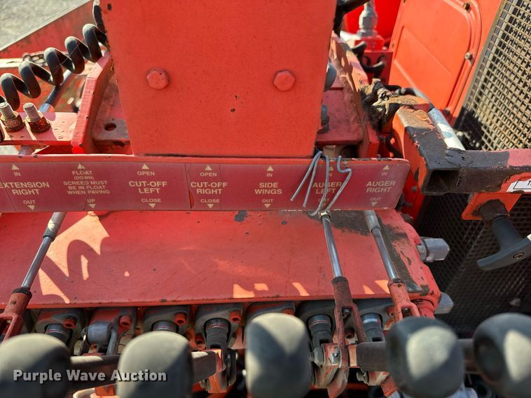 image for item EE7630 2000 LeeBoy 8500T paver