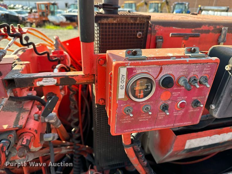 image for item EE7630 2000 LeeBoy 8500T paver