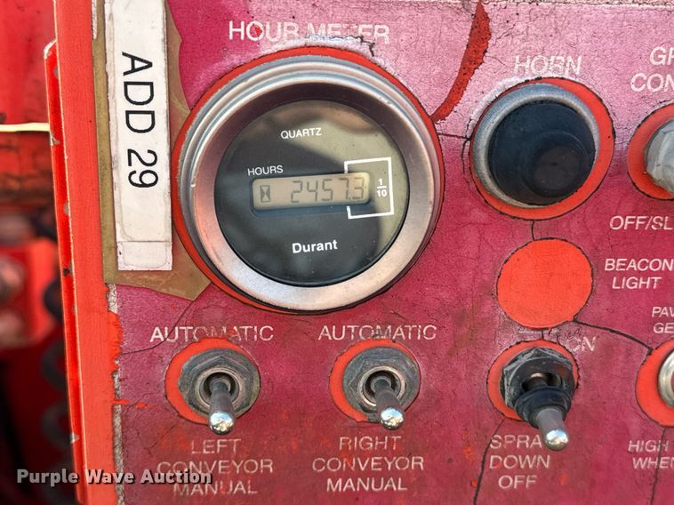 image for item EE7630 2000 LeeBoy 8500T paver