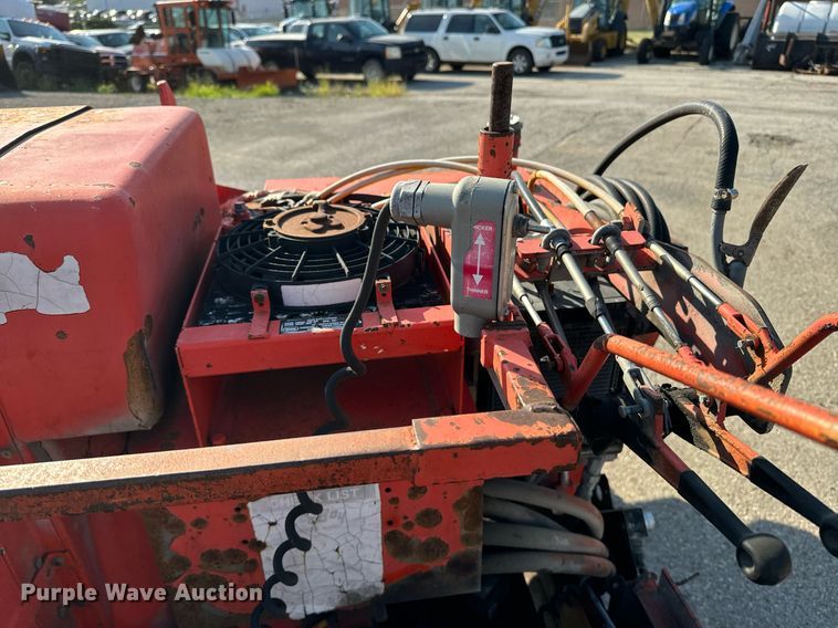 image for item EE7630 2000 LeeBoy 8500T paver