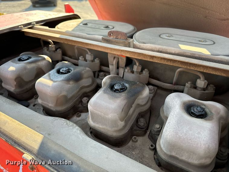 image for item EE7630 2000 LeeBoy 8500T paver