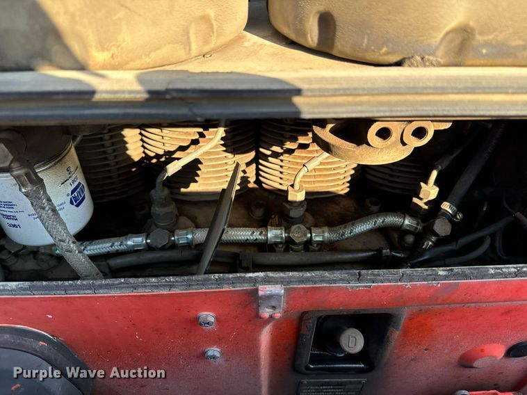 image for item EE7630 2000 LeeBoy 8500T paver