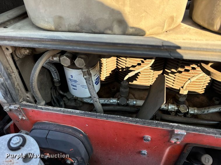 image for item EE7630 2000 LeeBoy 8500T paver