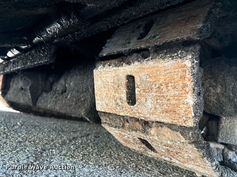 image for item EE7630 2000 LeeBoy 8500T paver