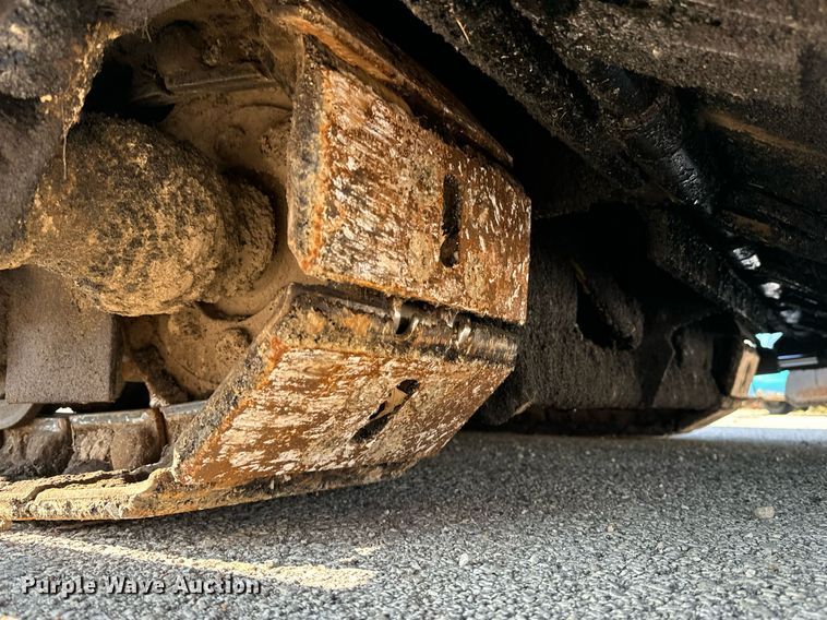 image for item EE7630 2000 LeeBoy 8500T paver