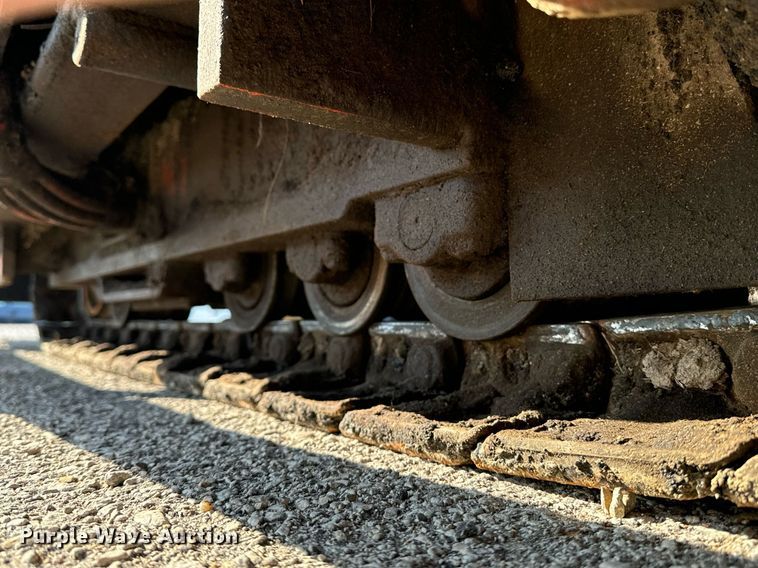 image for item EE7630 2000 LeeBoy 8500T paver