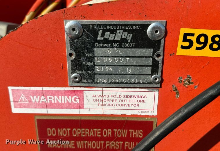 image for item EE7630 2000 LeeBoy 8500T paver