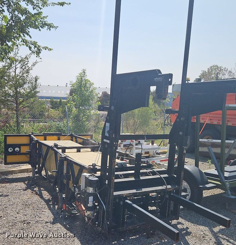 image for item EI8322 2003 Trinity TMA8290 crash attenuator