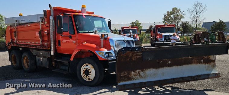 image for item EI8325 2005 International 7400 dump truck