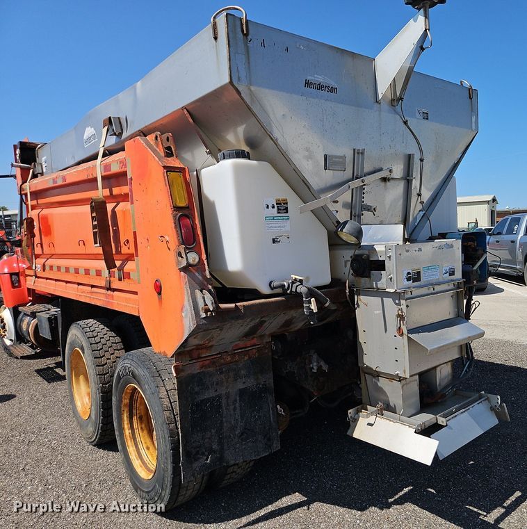 image for item EI8325 2005 International 7400 dump truck