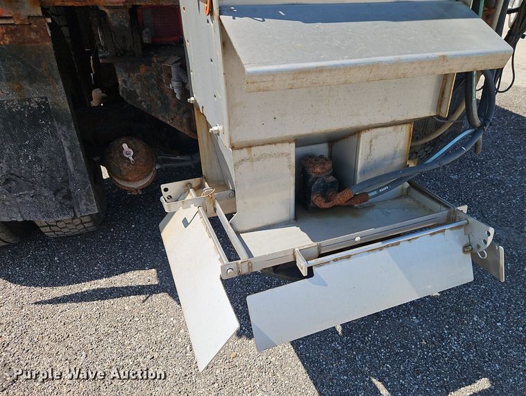 image for item EI8325 2005 International 7400 dump truck