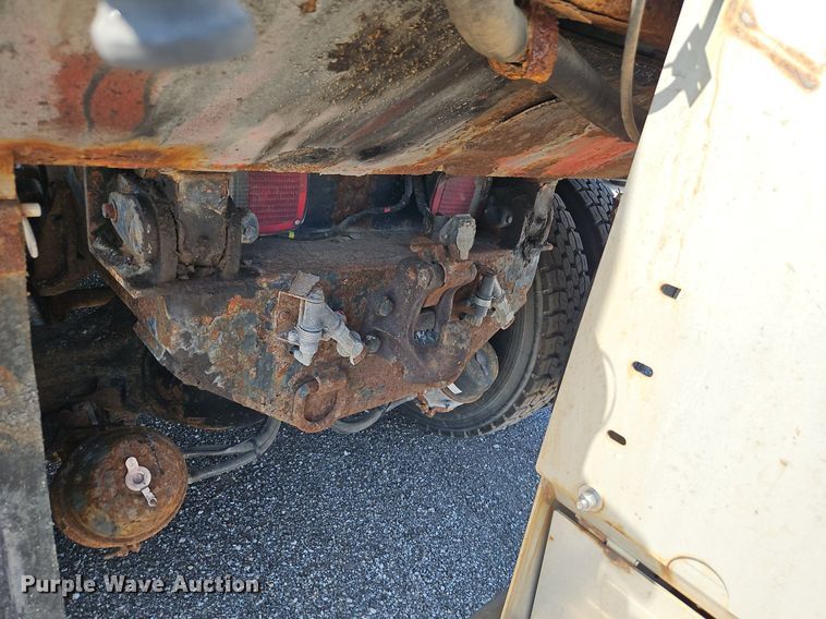 image for item EI8325 2005 International 7400 dump truck