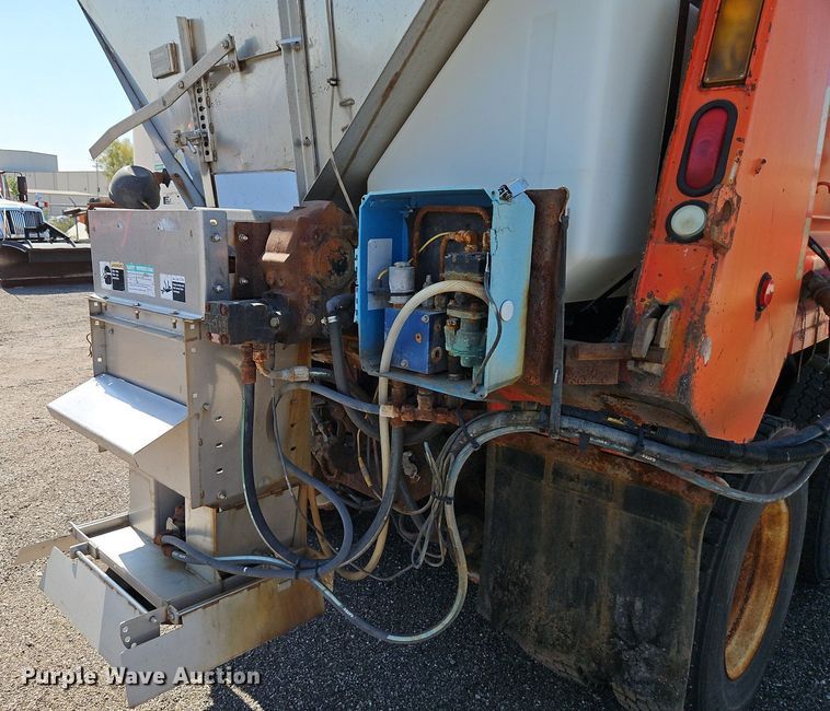 image for item EI8325 2005 International 7400 dump truck