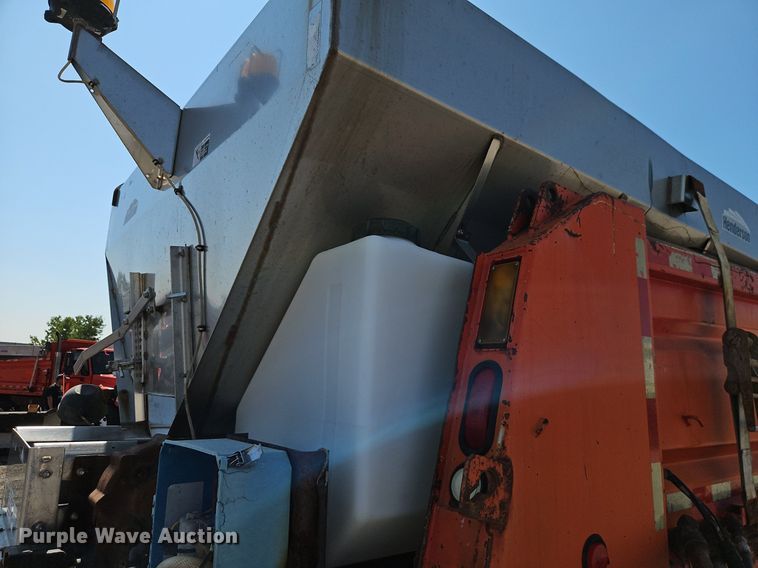 image for item EI8325 2005 International 7400 dump truck