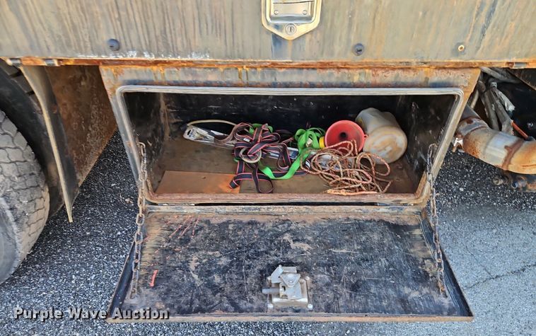 image for item EI8325 2005 International 7400 dump truck