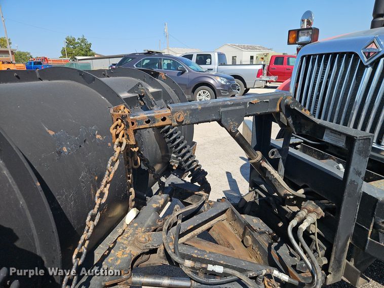 image for item EI8325 2005 International 7400 dump truck