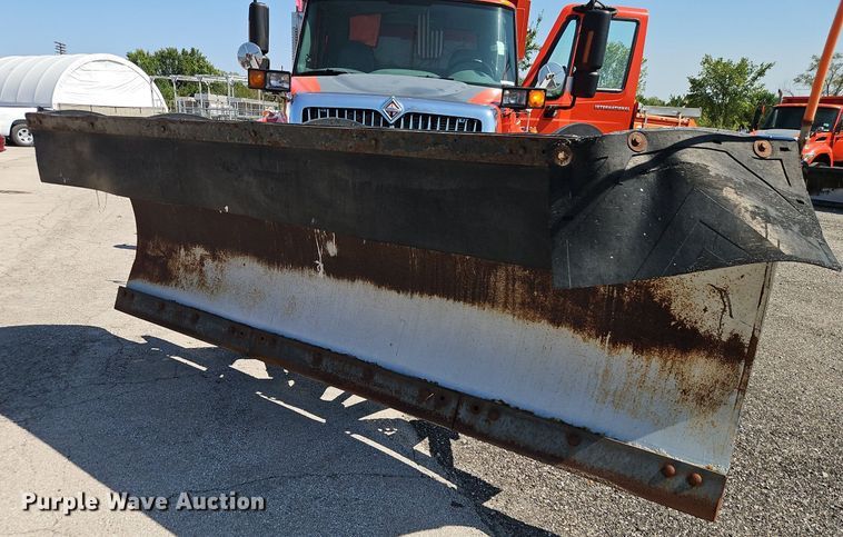 image for item EI8325 2005 International 7400 dump truck