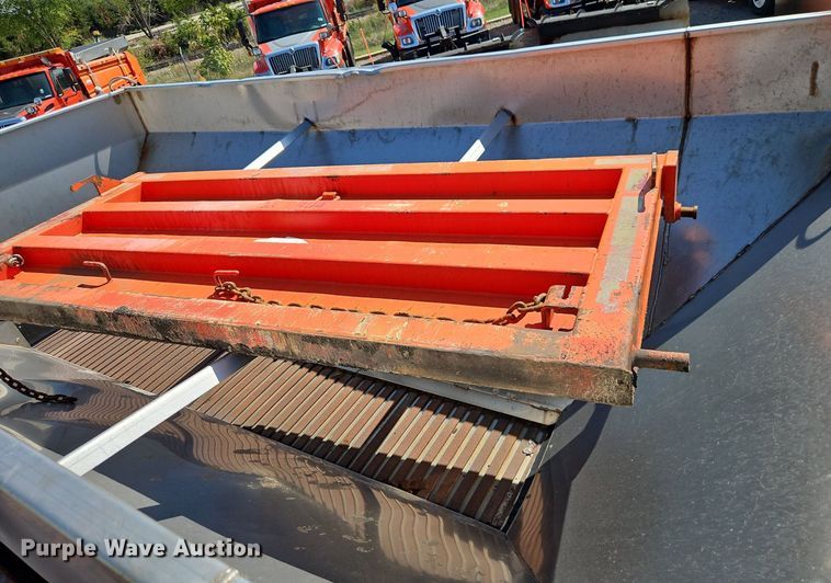 image for item EI8325 2005 International 7400 dump truck