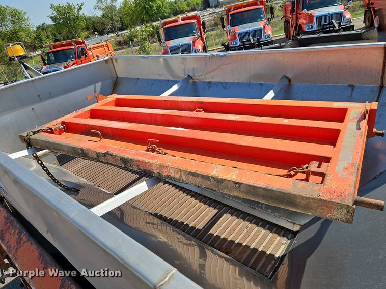 image for item EI8325 2005 International 7400 dump truck