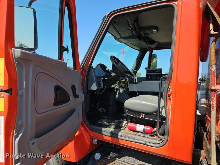 image for item EI8325 2005 International 7400 dump truck